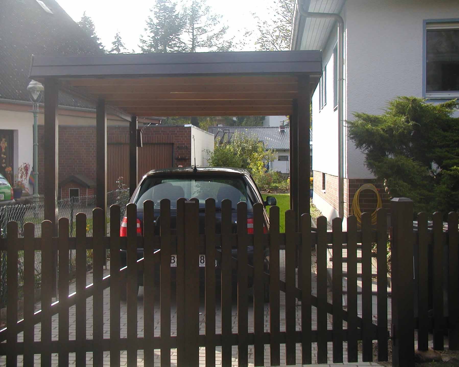 Carport braun lasiert